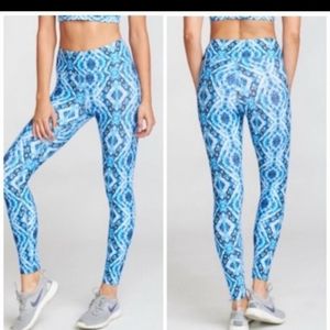 Show Me‎ Your Mumu Moves leggings.